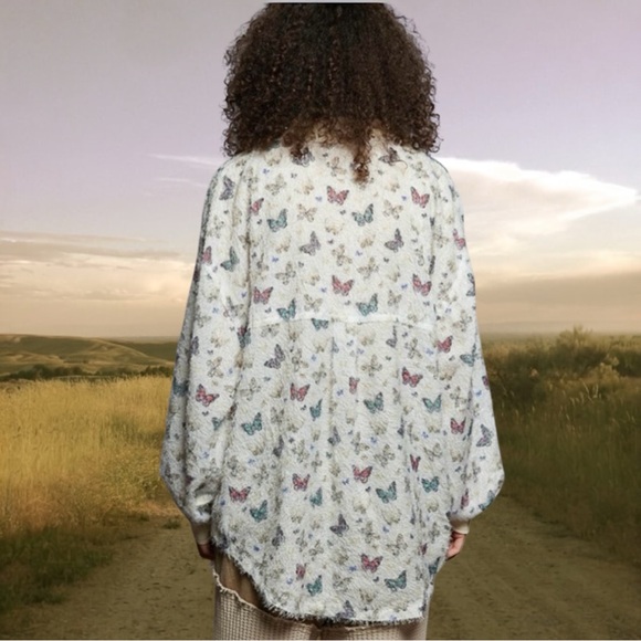 POL Medium Butterfly Print Shirt - Picture 3 of 7